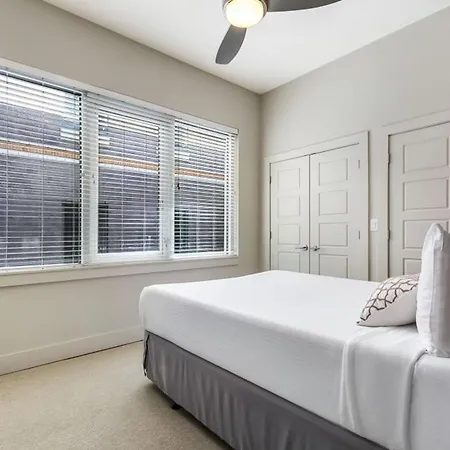Upscale Condos And Penthouses Close To Canal And Bourbon St New Orleans Exterior photo