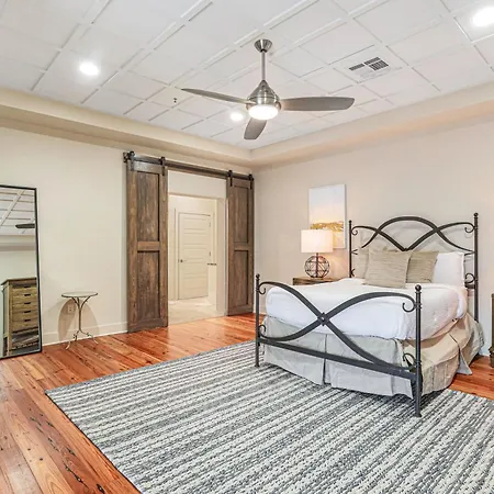 Upscale Condos And Penthouses Close To Canal And Bourbon St New Orleans Exterior photo