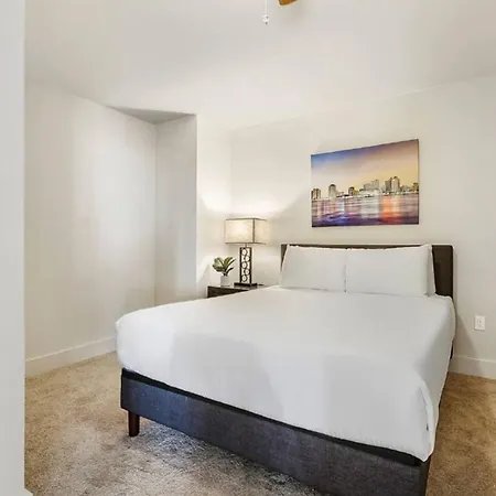 Upscale Condos And Penthouses Close To Canal And Bourbon St New Orleans Exterior photo