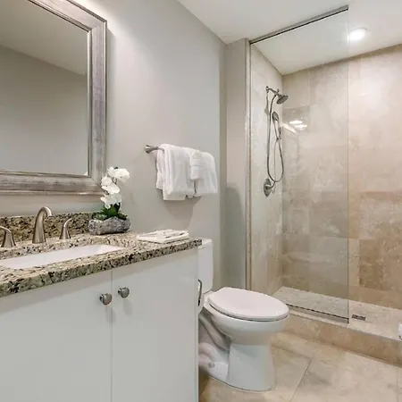 Upscale Condos And Penthouses Close To Canal And Bourbon St New Orleans Exterior photo