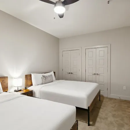 Upscale Condos And Penthouses Close To Canal And Bourbon St New Orleans Exterior photo