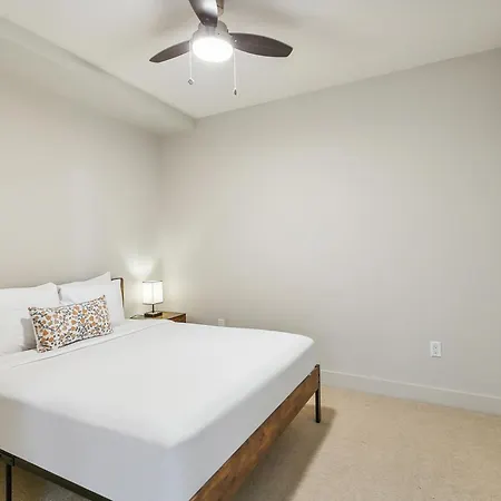 Upscale Condos And Penthouses Close To Canal And Bourbon St New Orleans Exterior photo