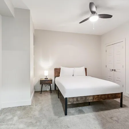 Upscale Condos And Penthouses Close To Canal And Bourbon St New Orleans Exterior photo