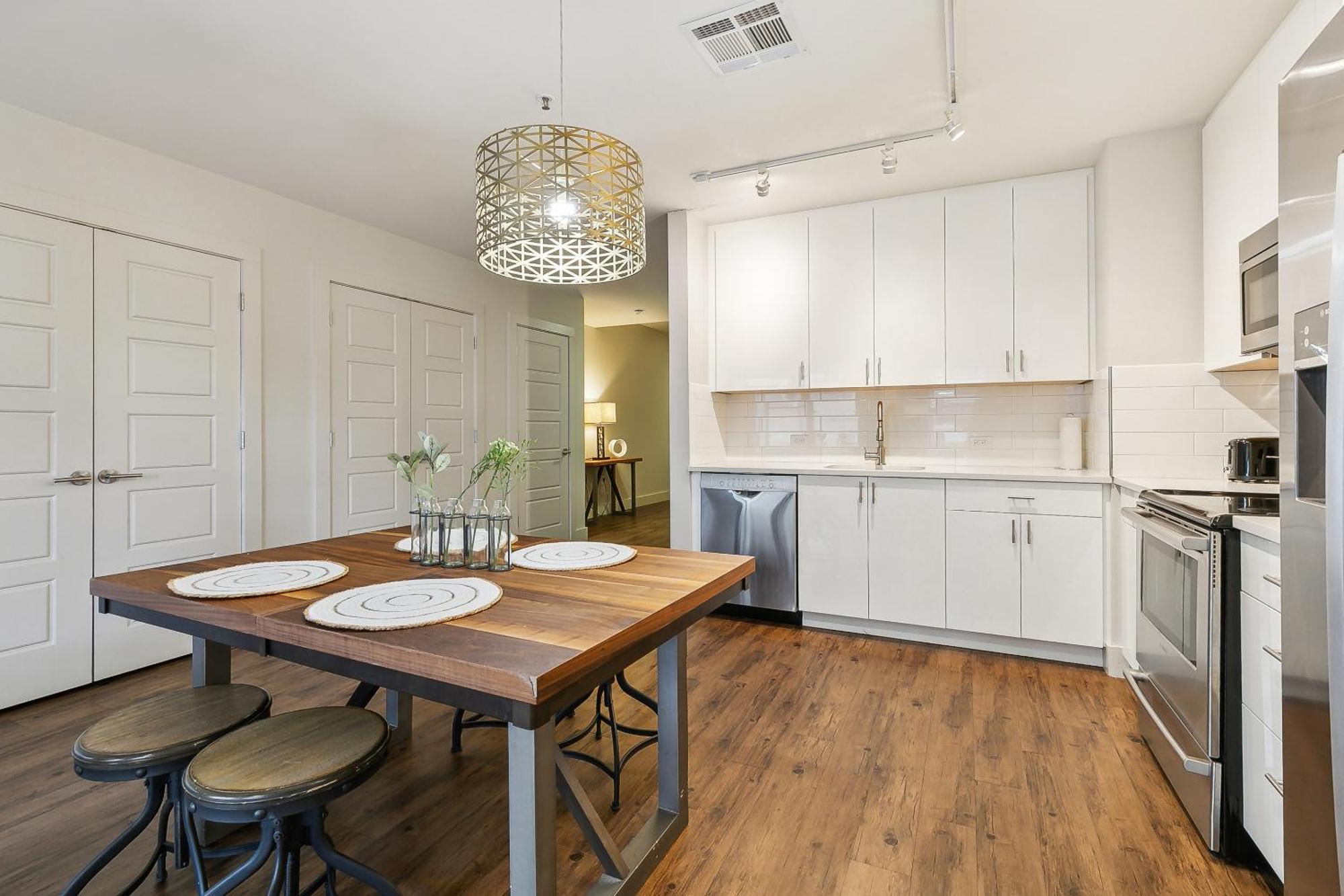 Upscale And Penthouses Close To Canal And Bourbon St
